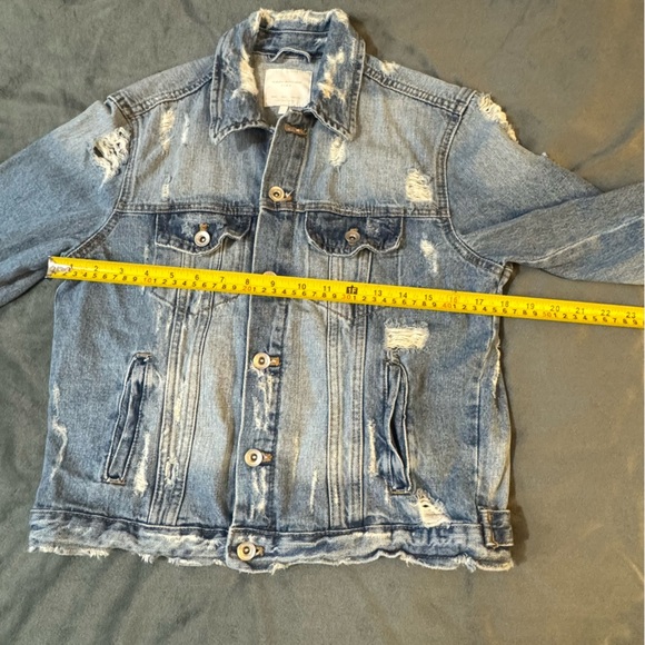 Zara Blue Denim Jacket

#1083 - Picture 2 of 6